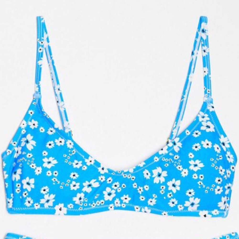 🏖Scoop Neck Floral Bikini Top🏖